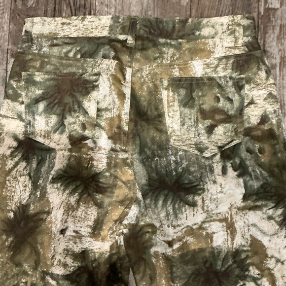 NWOT Karen Kane Green and Brown Patterned Pants Size 10 - Picture 3 of 12